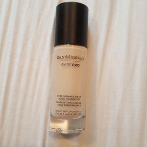 Barepro performance foundation warm light 07